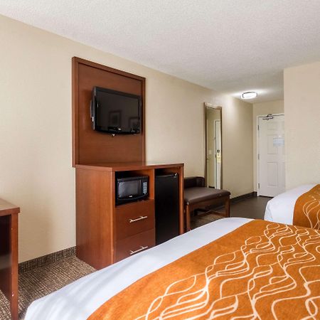 Comfort Inn & Suites Dayton North Екстериор снимка