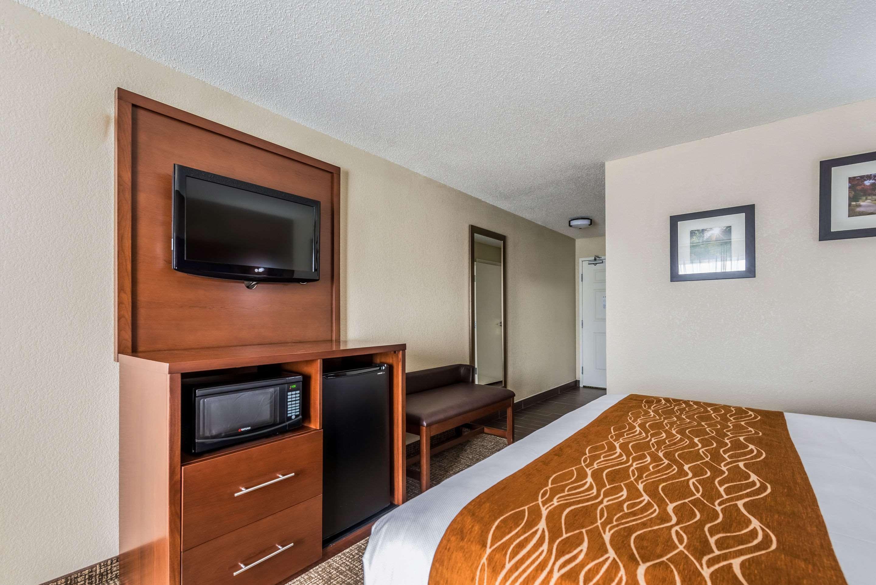 Comfort Inn & Suites Dayton North Екстериор снимка