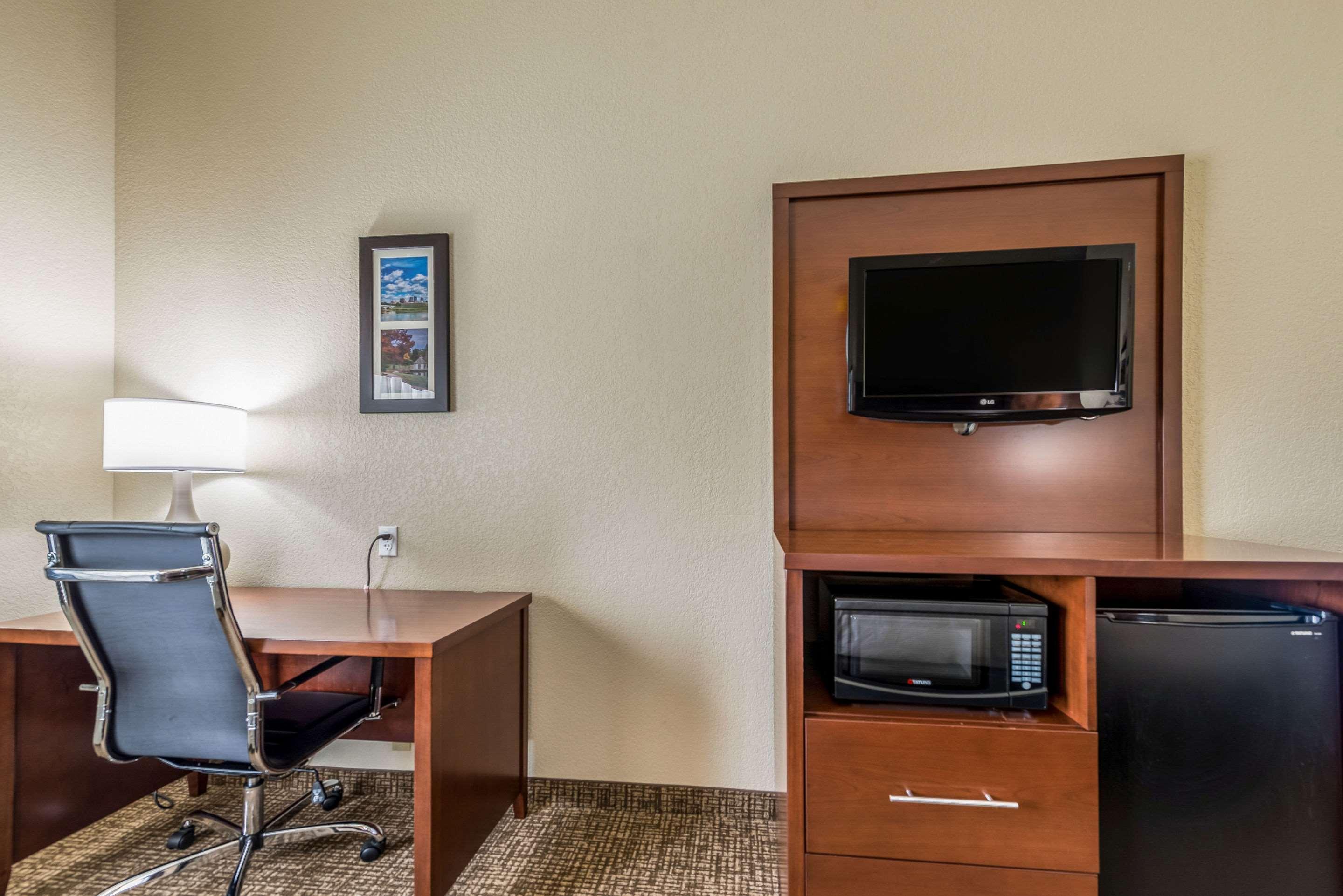 Comfort Inn & Suites Dayton North Екстериор снимка